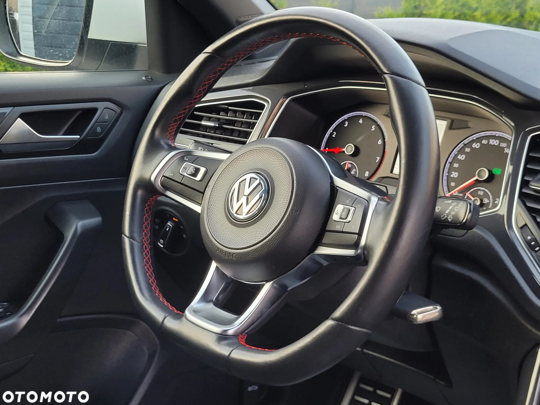 Volkswagen T-Roc - 16