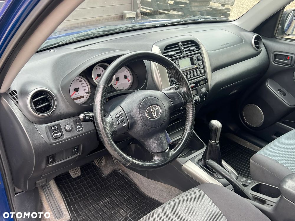 Toyota RAV4 4x4 Edition - 15