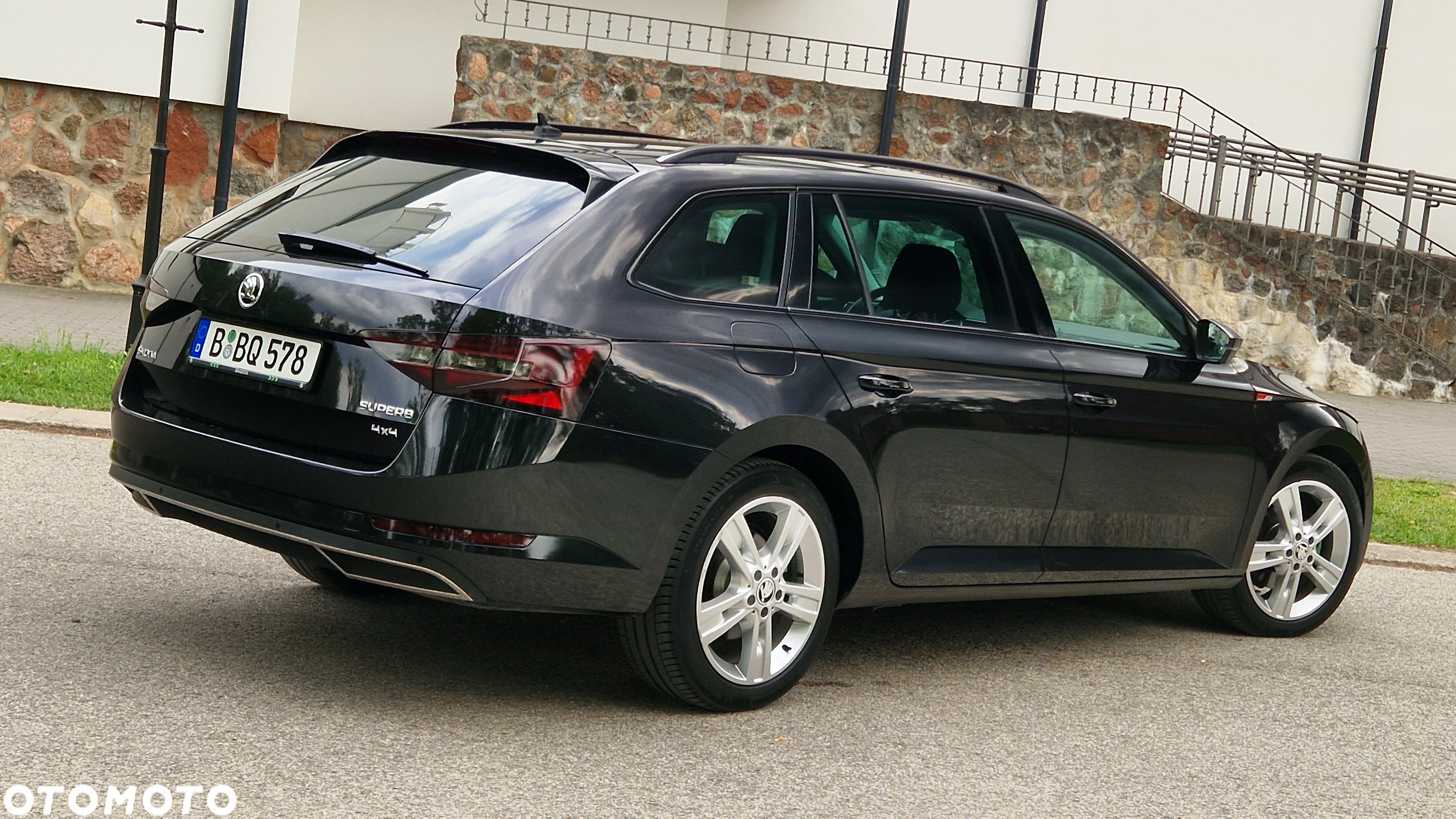 Skoda Superb 2.0 TDI 4x4 DSG Premium Edition - 16