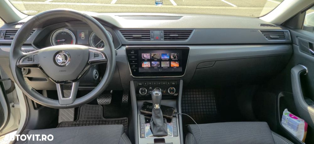 Skoda Superb 2.0 TDI DSG Premium Edition - 8