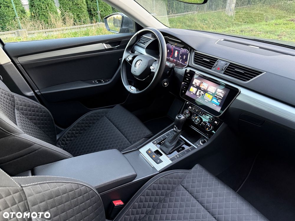 Skoda Superb 2.0 TDI DSG Premium Edition - 31