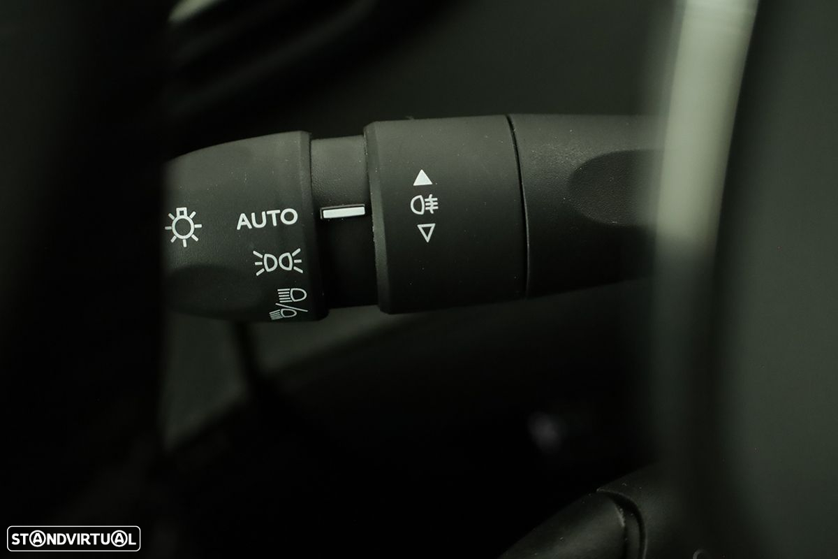 Peugeot 2008 1.2 PureTech Allure - 16