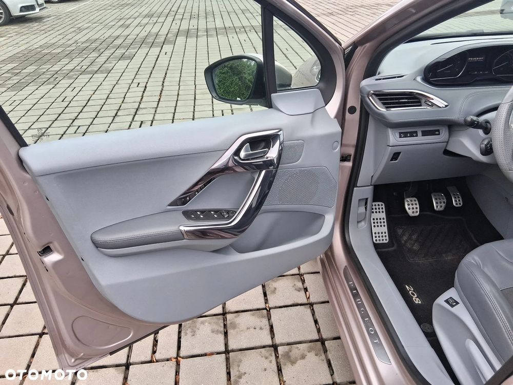 Peugeot 208 e-HDi 92 Stop&Start Style - 17