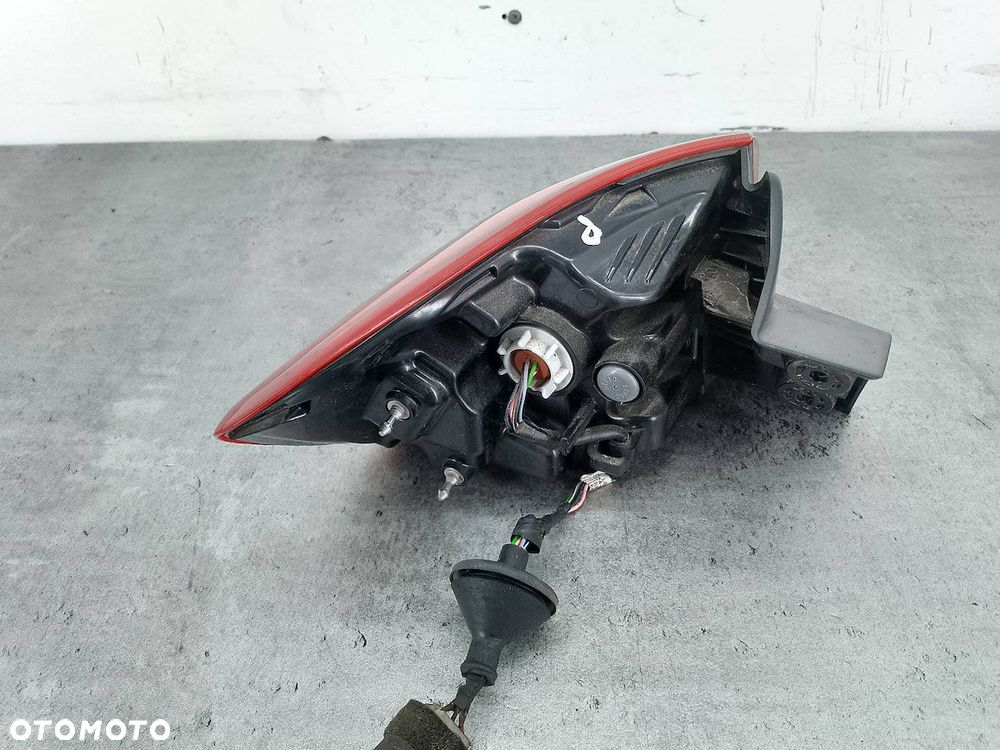LAMPA TYLNA PRAWA KIA CEE'D III 92402J7150  J7924-18200 KOMBI - 3
