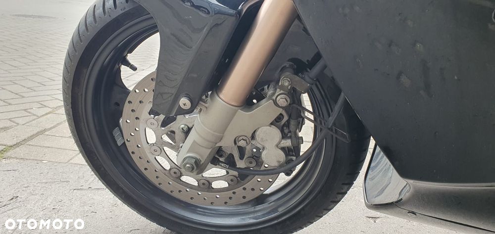 Yamaha FZR - 22