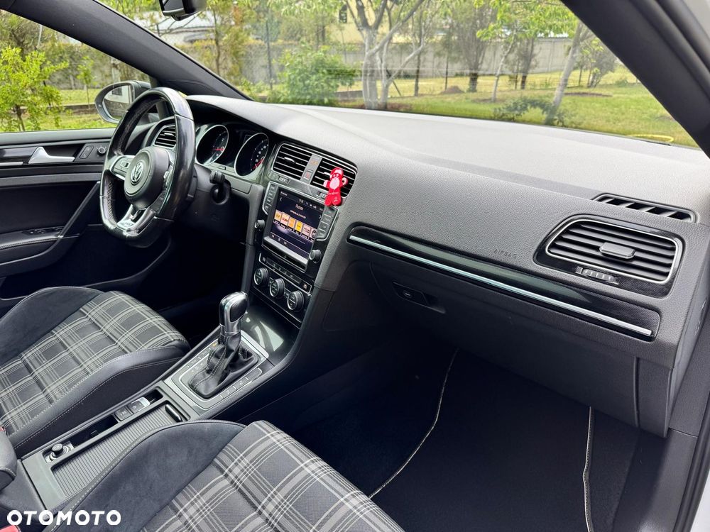 Volkswagen Golf - 12