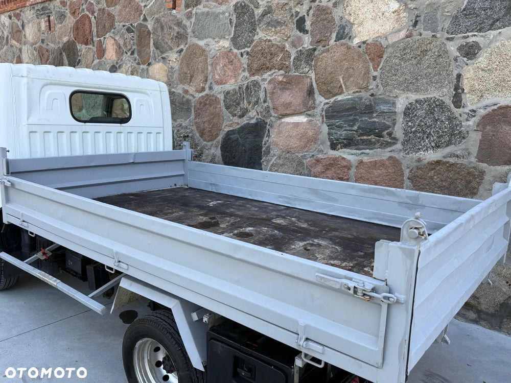 Nissan CABSTAR - 17