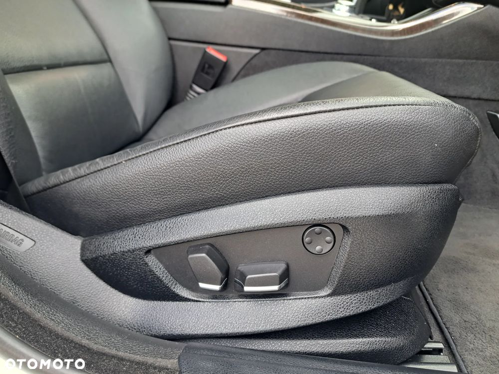 BMW Seria 5 528i xDrive - 30