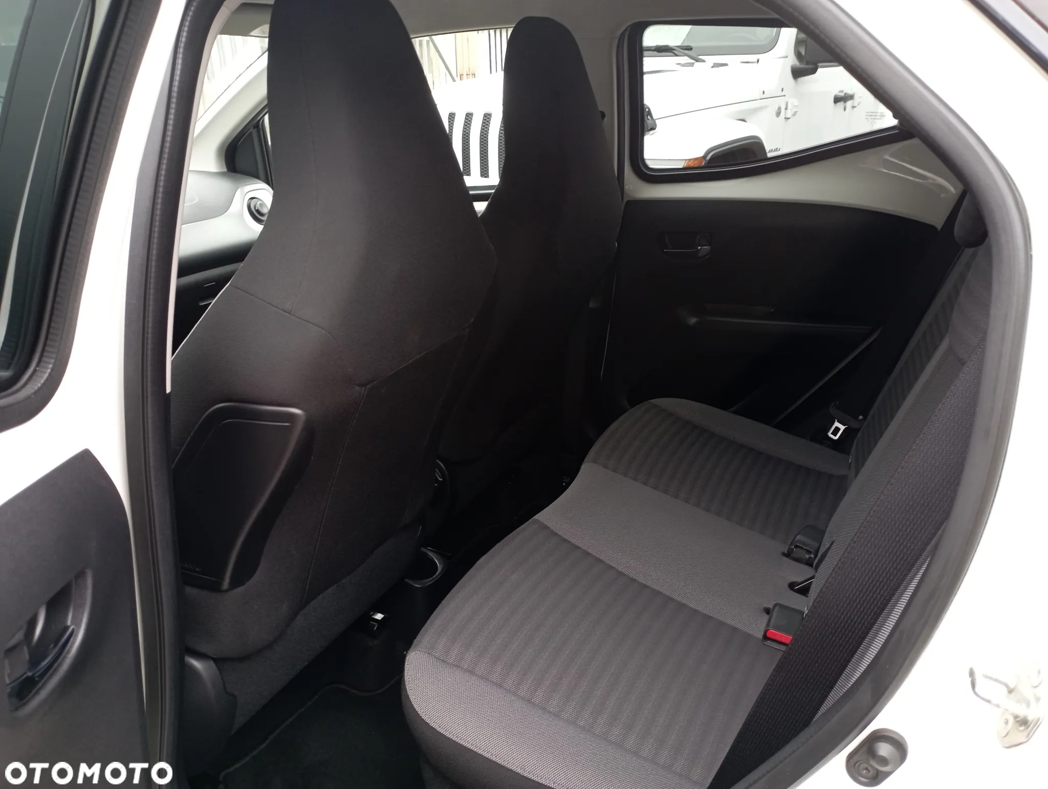 Toyota Aygo 1.0 VVT-i Color Edition - 11