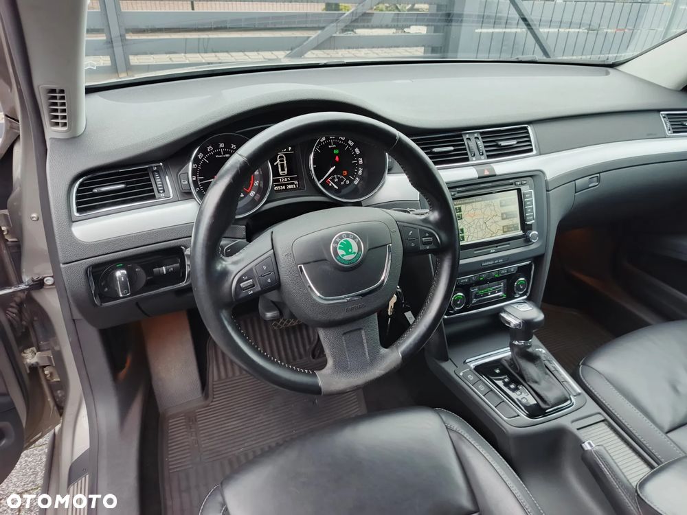 Skoda Superb 2.0 TDI 4x4 DSG Elegance - 2