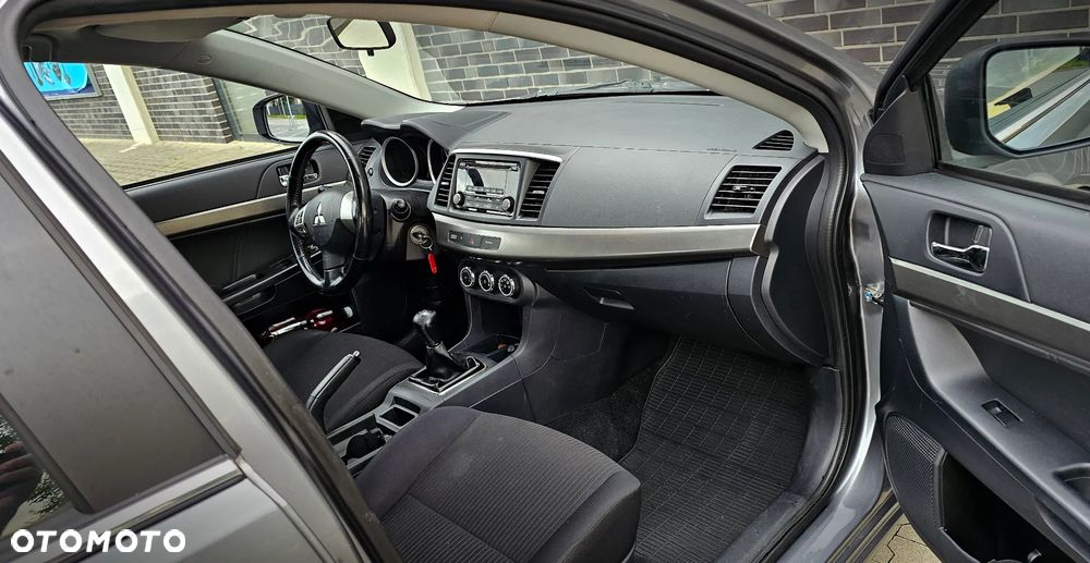 Mitsubishi Lancer 1.6 Intense - 12