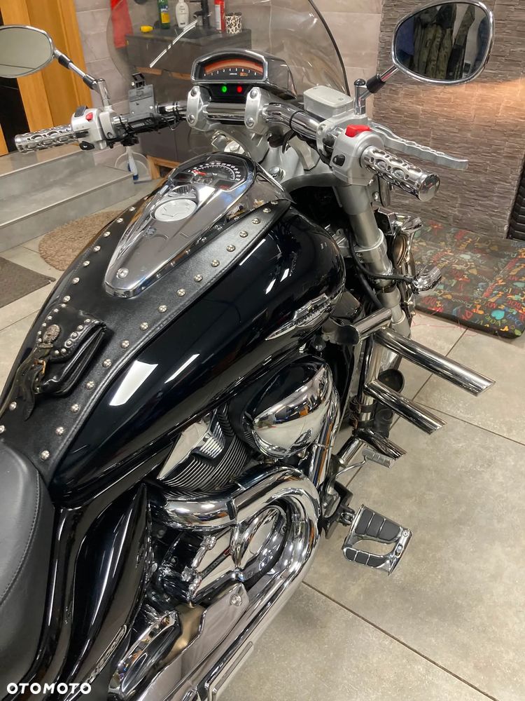 Suzuki Intruder - 21