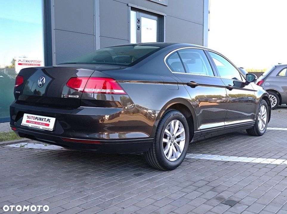 Volkswagen Passat - 4