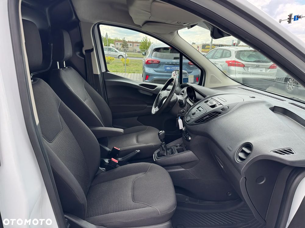 Ford Transit Courier - 13
