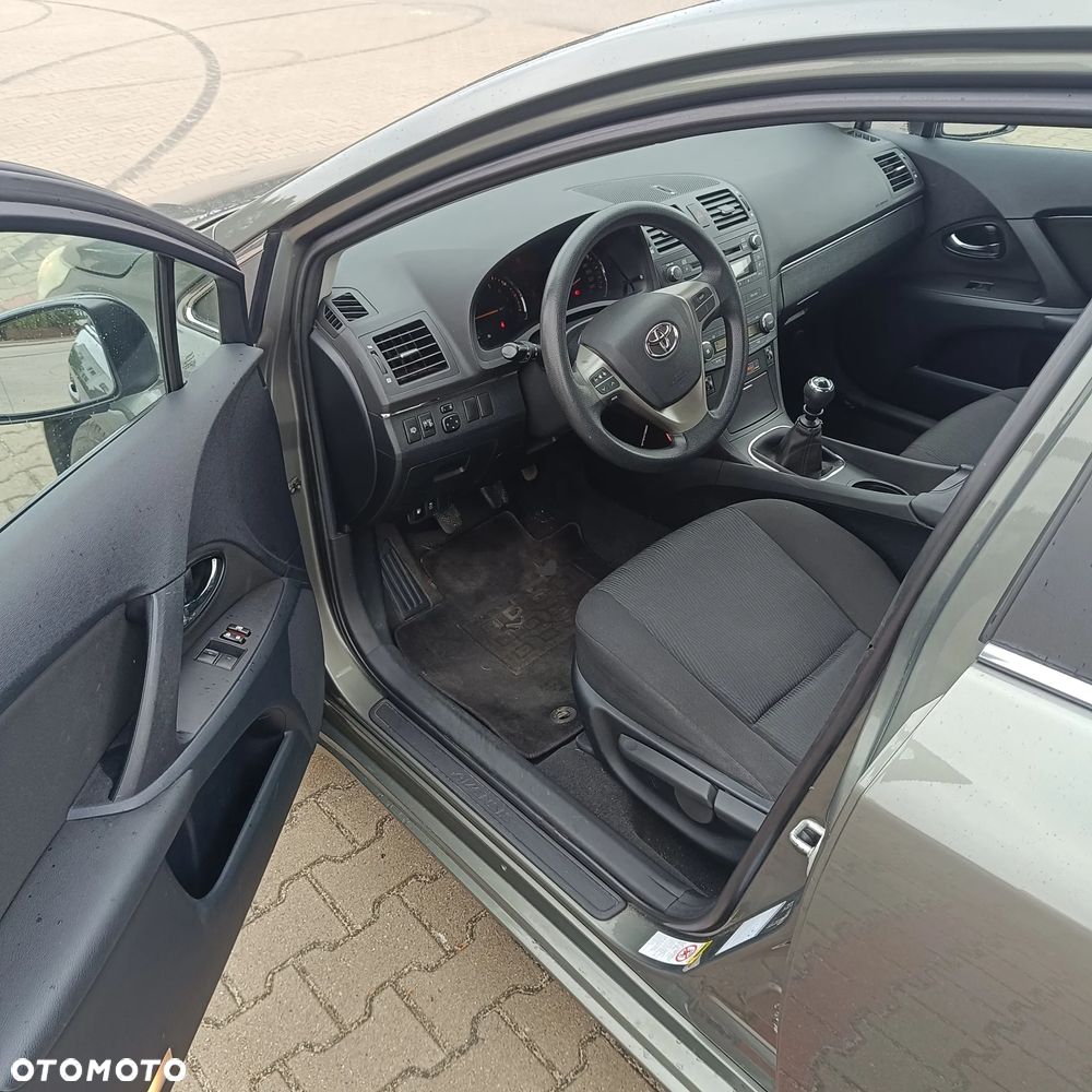 Toyota Avensis 1.6 Active - 9