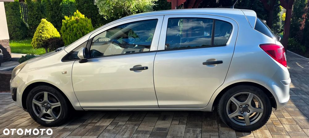Opel Corsa 1.2 16V Essentia - 4