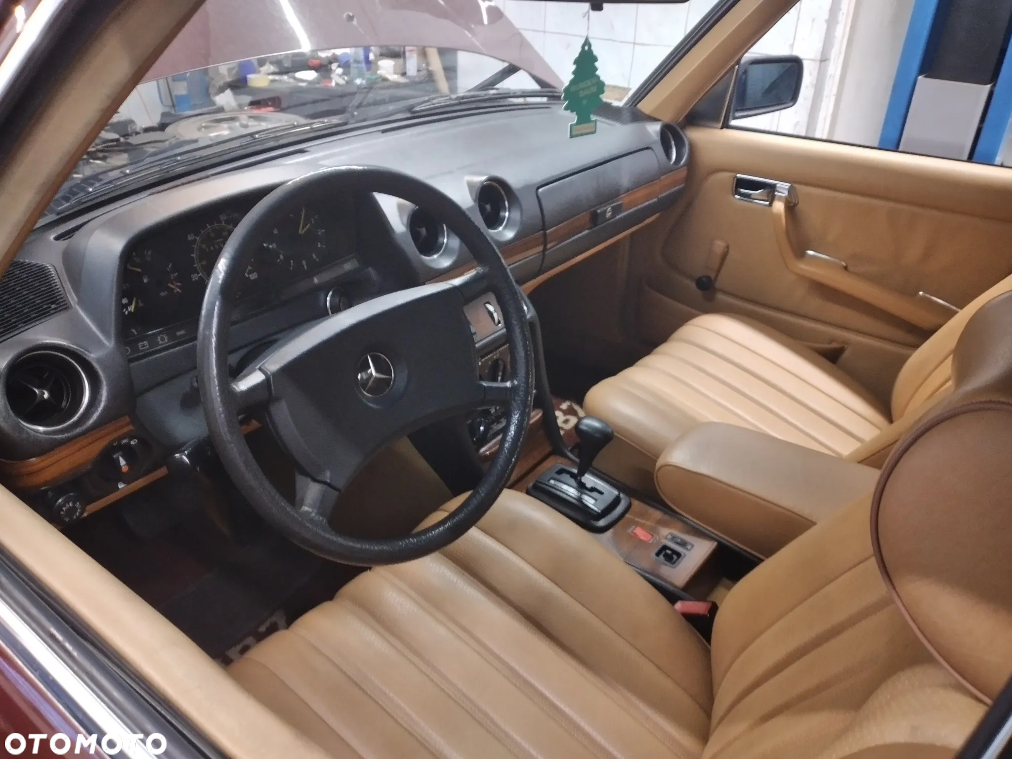 Mercedes-Benz W123 - 15