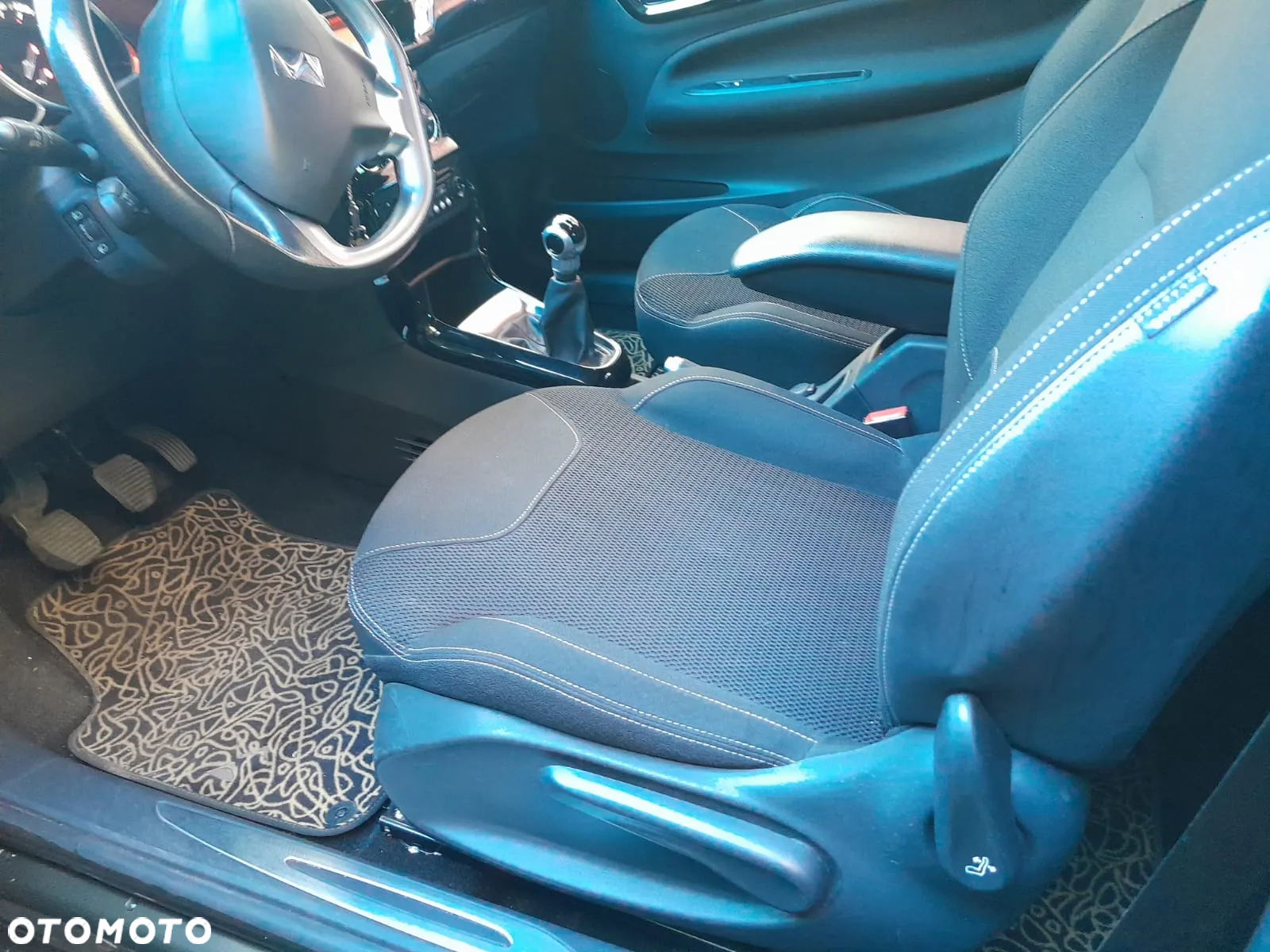 Citroën DS3 1.6 e-HDi SoChic - 8