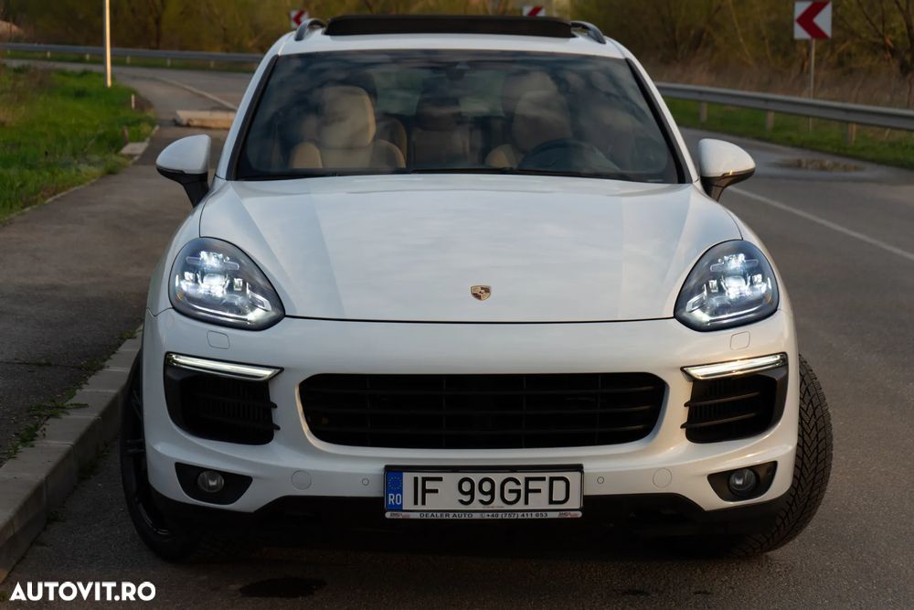 Porsche Cayenne - 1