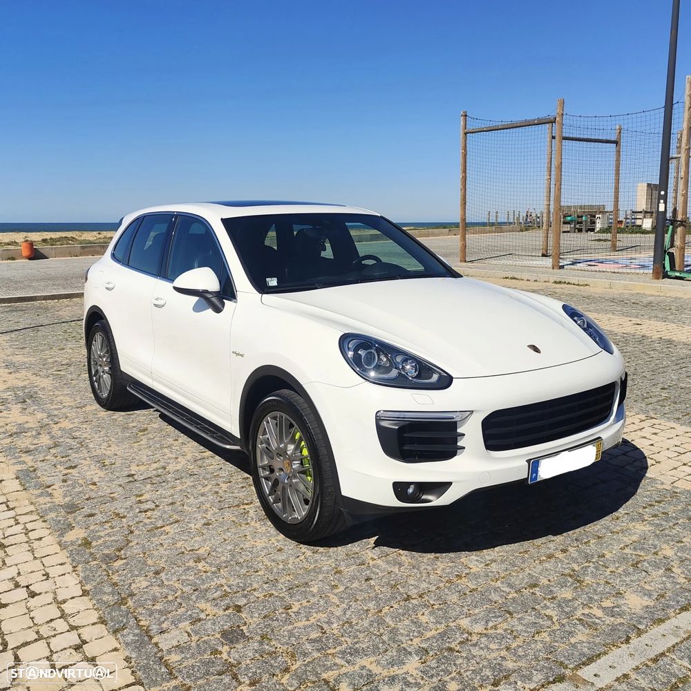 Porsche Cayenne - 1