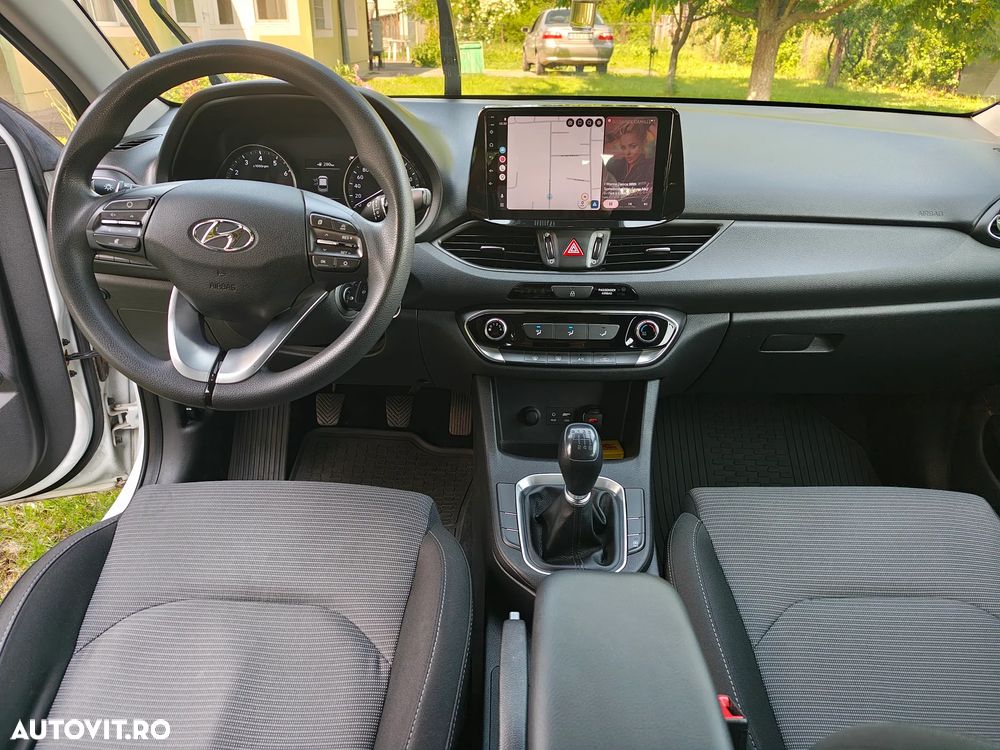 Hyundai i30 1.4 100CP 5DR M/T Comfort - 12