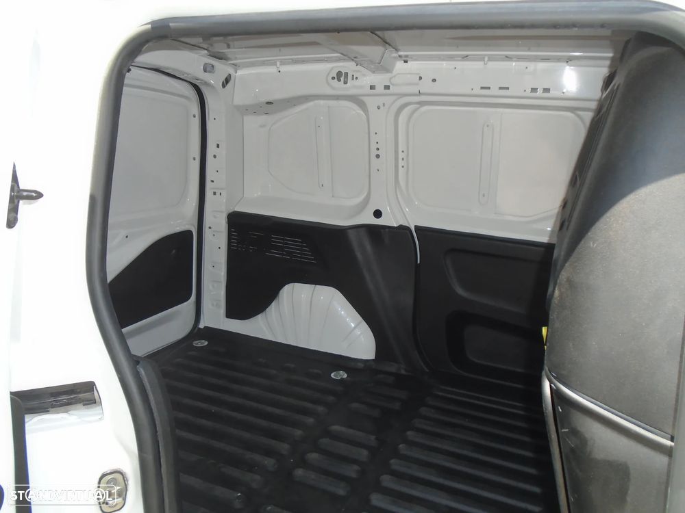 Opel COMBO 1.5 DTI 102 CV CONFORT - 3 L- 6V- IVA DEDUTIVEL - 27