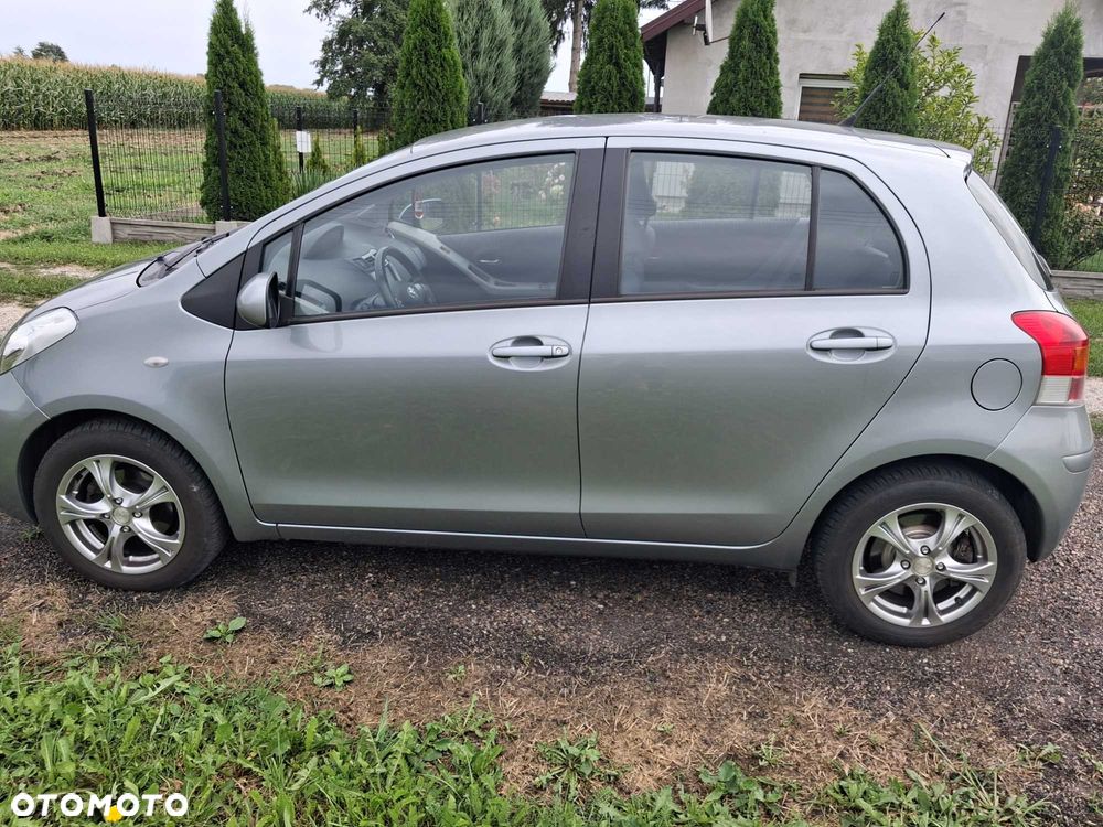 Toyota Yaris - 4