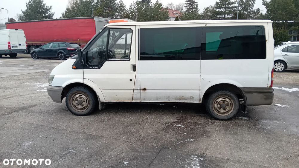 Ford Transit Furgon 300S - 4