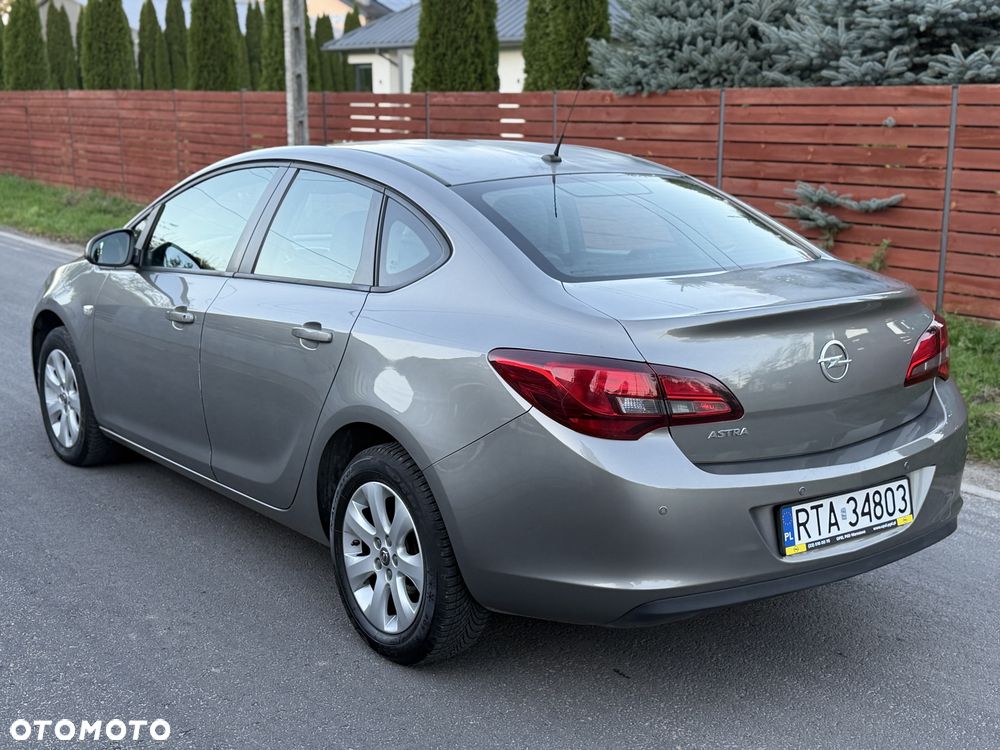 Opel Astra - 4