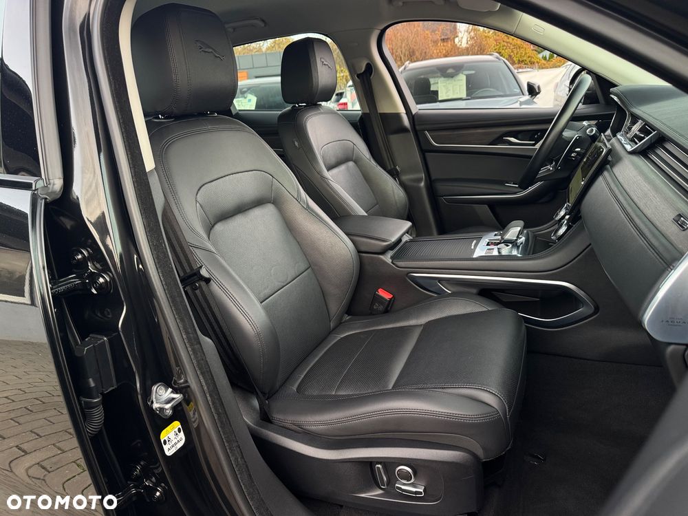 Jaguar F-Pace D200 AWD R-Dynamic SE - 8