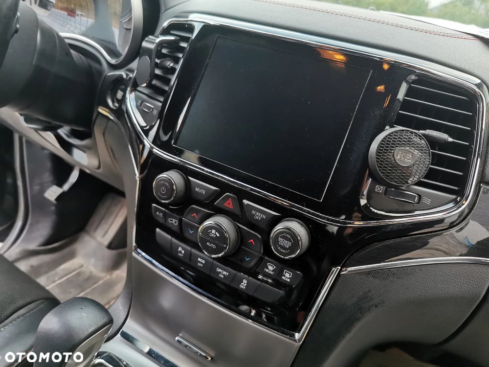 Jeep Grand Cherokee - 35