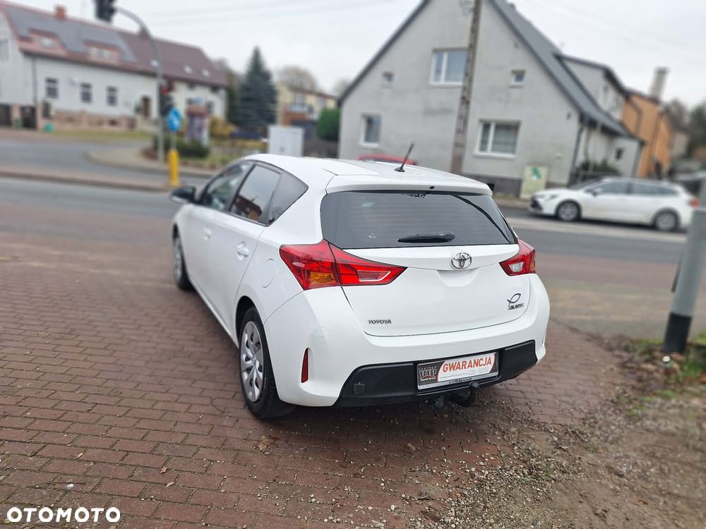 Toyota Auris 1.33 Dual-VVT-i - 11