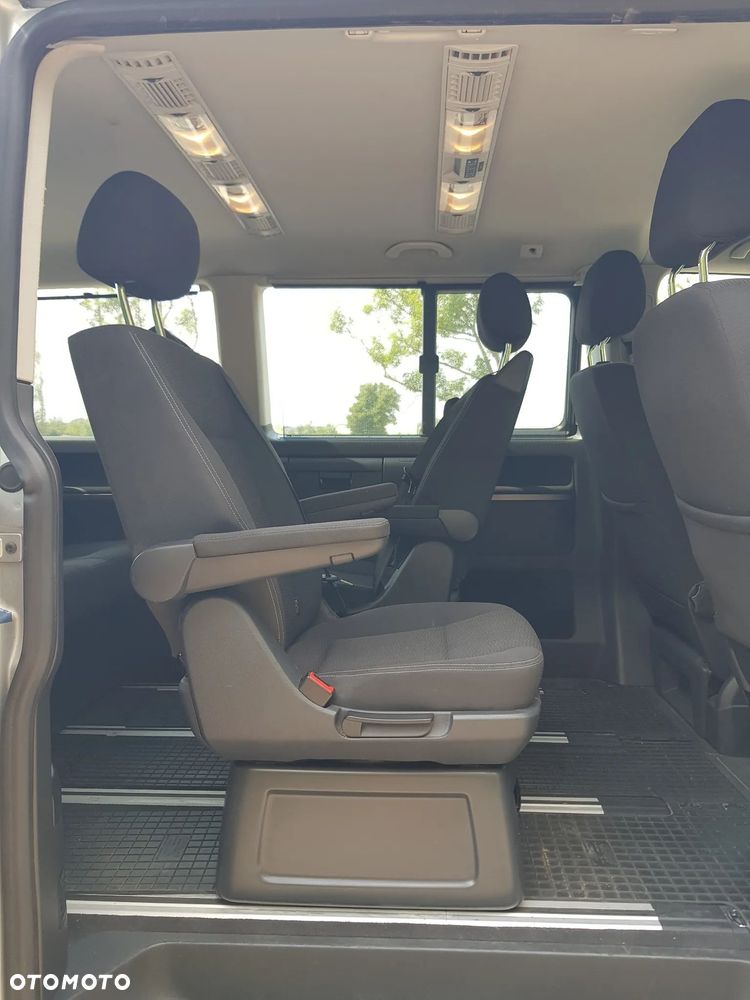 Volkswagen Multivan - 13