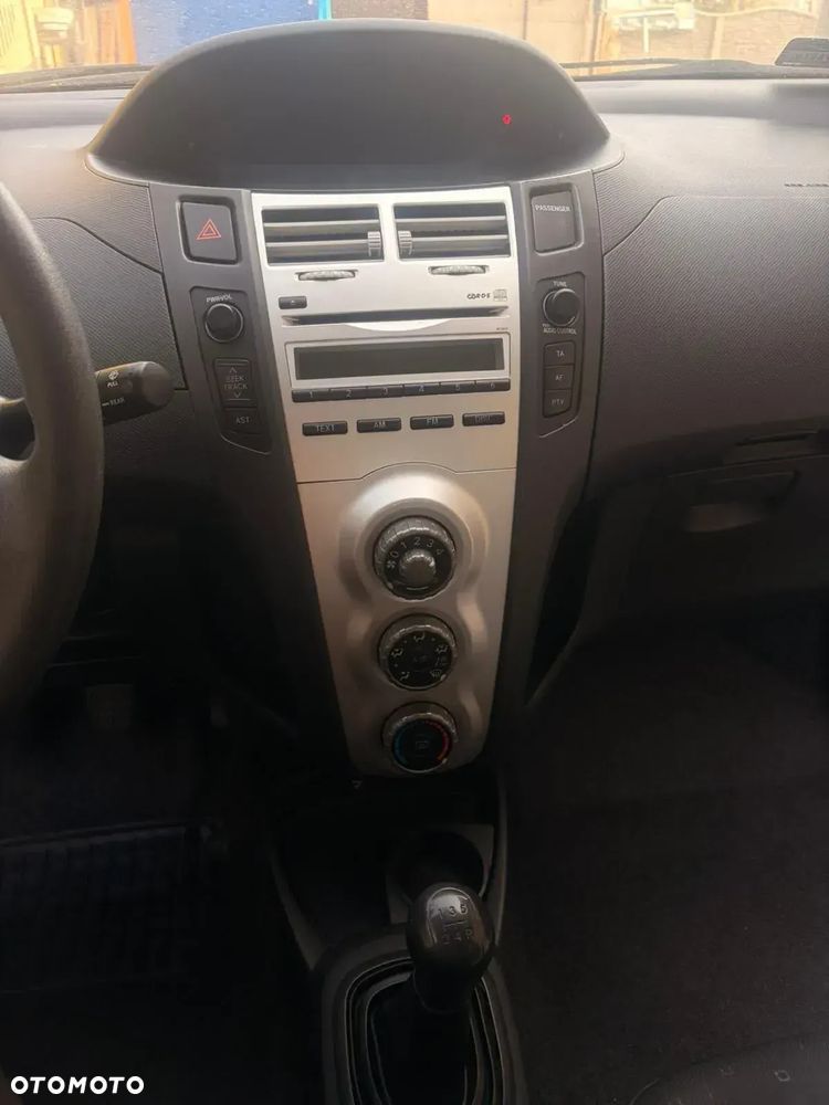 Toyota Yaris - 11
