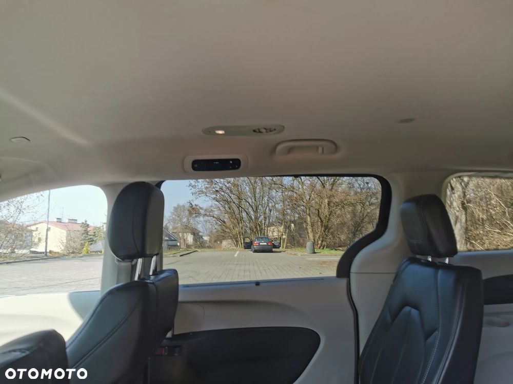 Chrysler Pacifica - 15