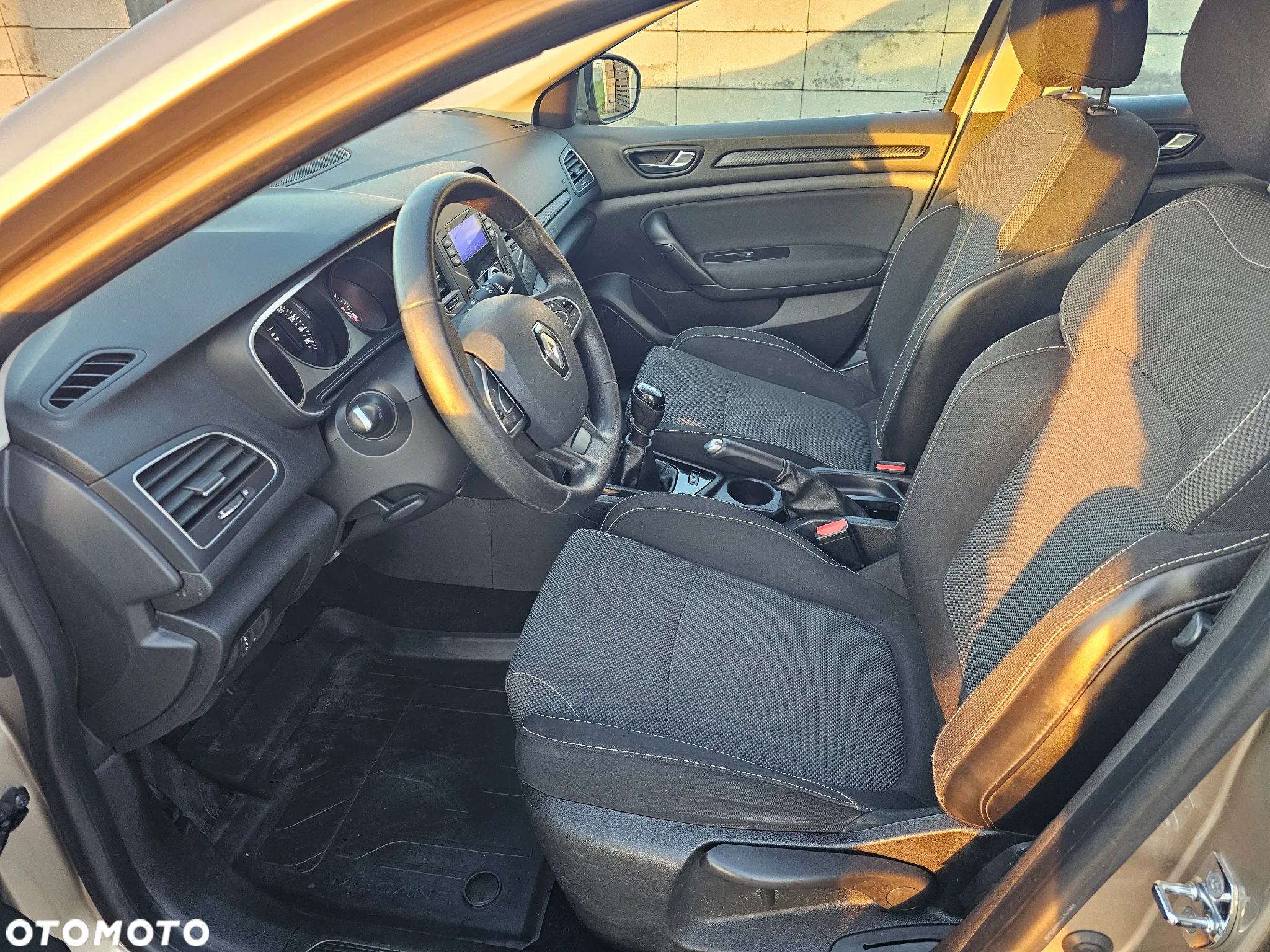 Renault Megane 1.6 SCe Life - 16