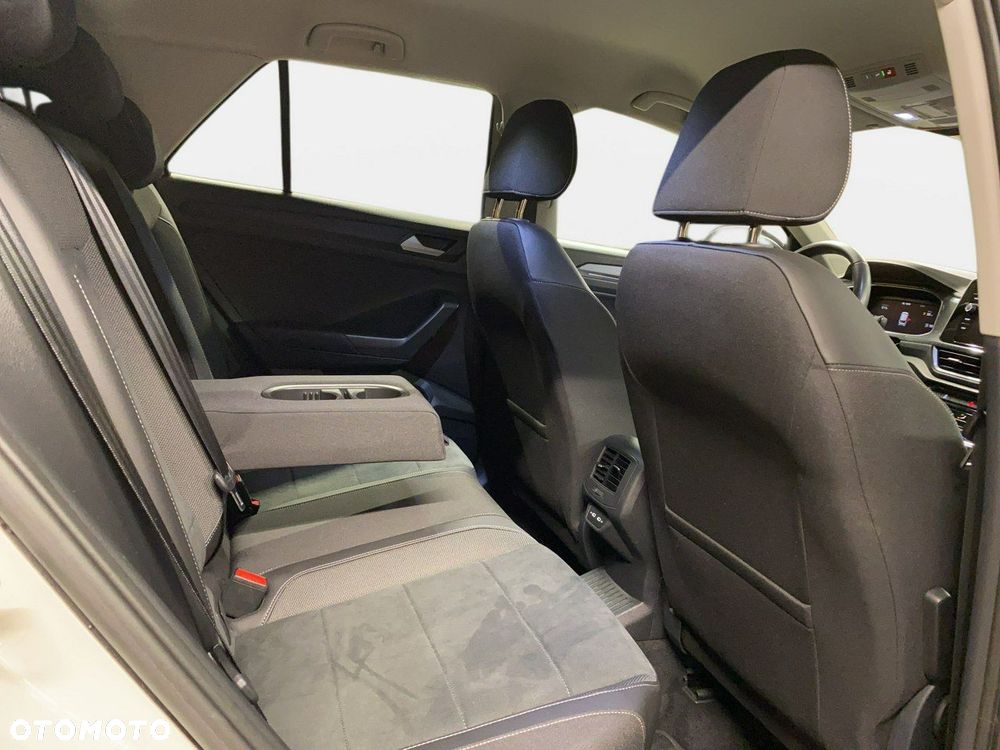 Volkswagen T-Roc - 16