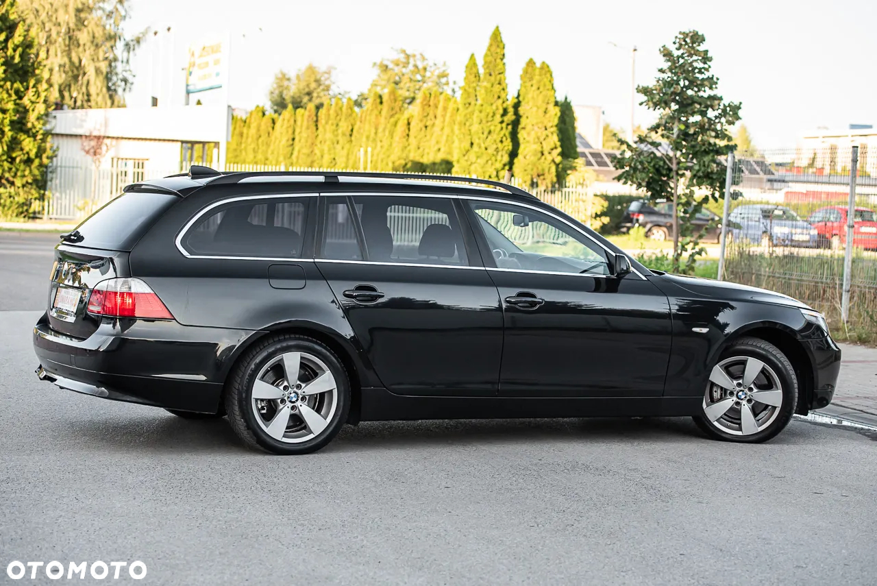 BMW Seria 5 525xi Touring - 11