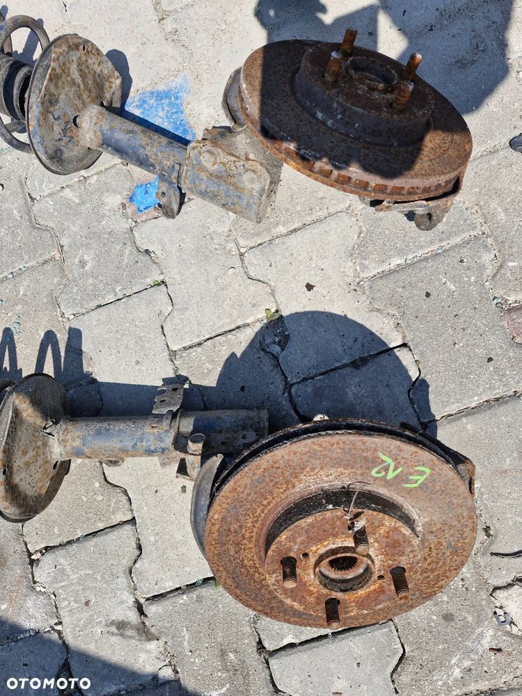 Zwrotnica prawa lewa przód TOYOTA COROLLA E12 - 2