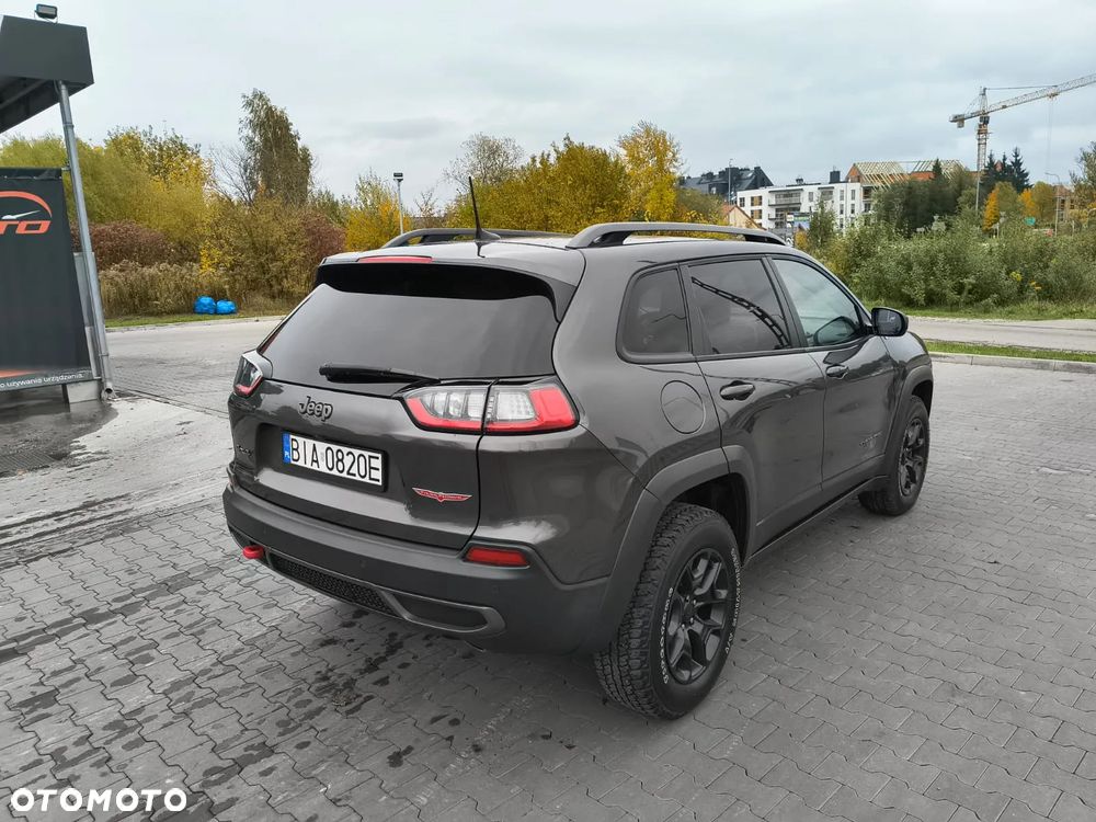 Jeep Cherokee - 5