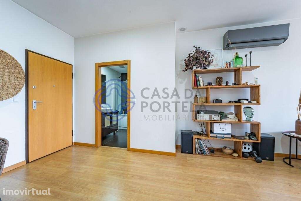 Apartamento T1 com terraço ajardinado na Avenida da República em Vila - Grande imagem: 4/18