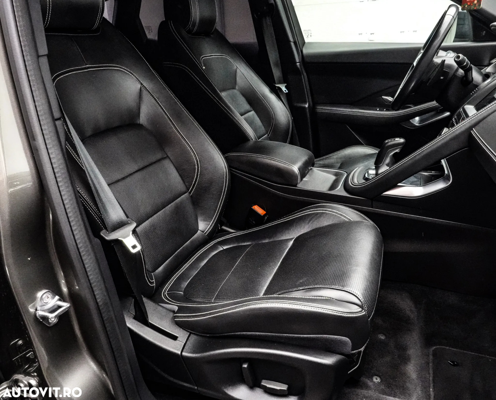 Jaguar E-Pace D240 AWD R-Dynamic S - 14