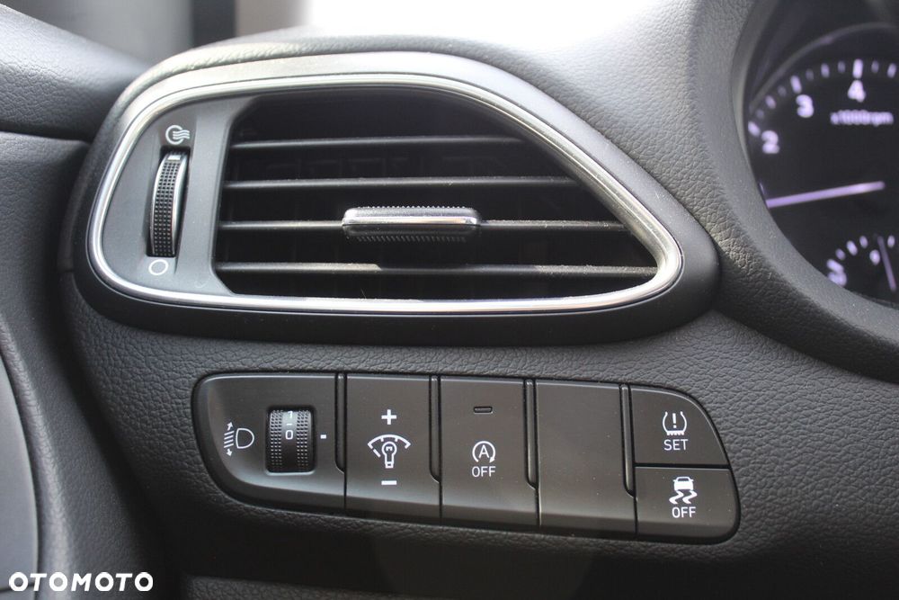 Hyundai i30 1.5 T-GDI 48V Modern - 11