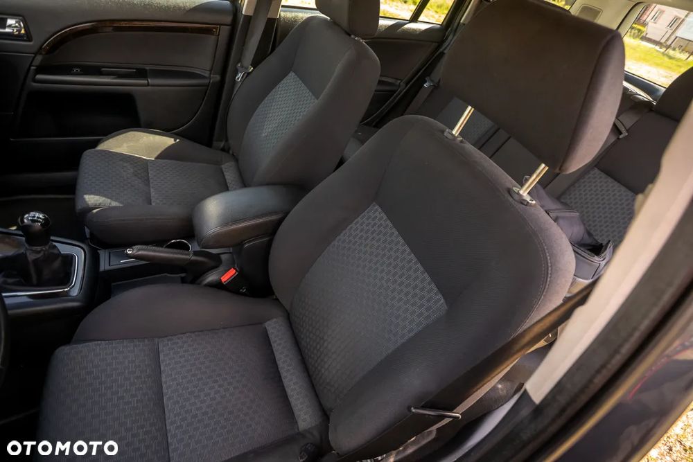 Ford Mondeo 1.8 Ghia - 22