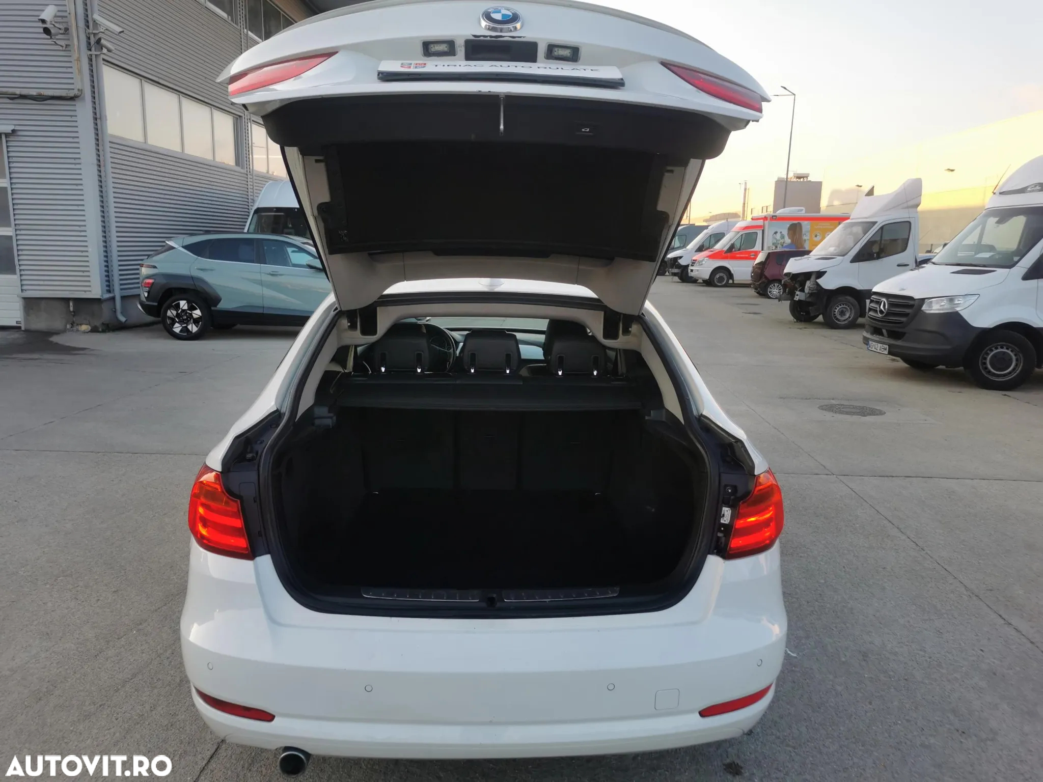 BMW Seria 3 318d Aut. - 15