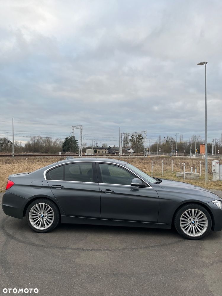 BMW Seria 3 328i xDrive Luxury Line - 13