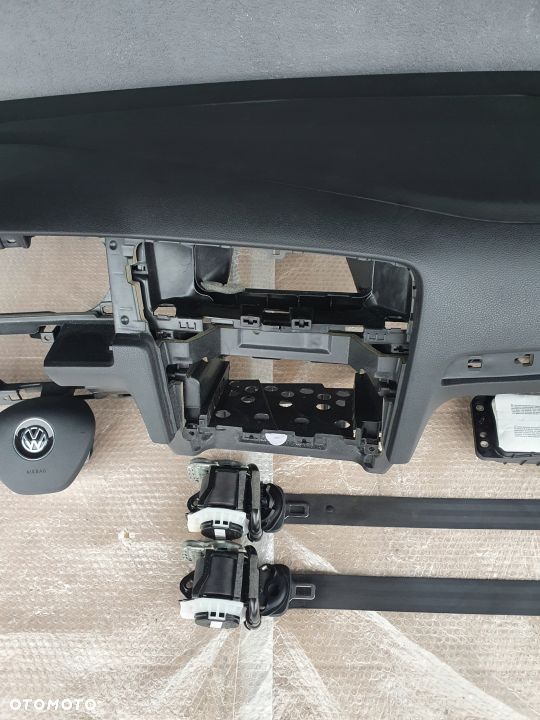 VW Golf 7 deska rozdzielcza konsola airbag pasy - 3