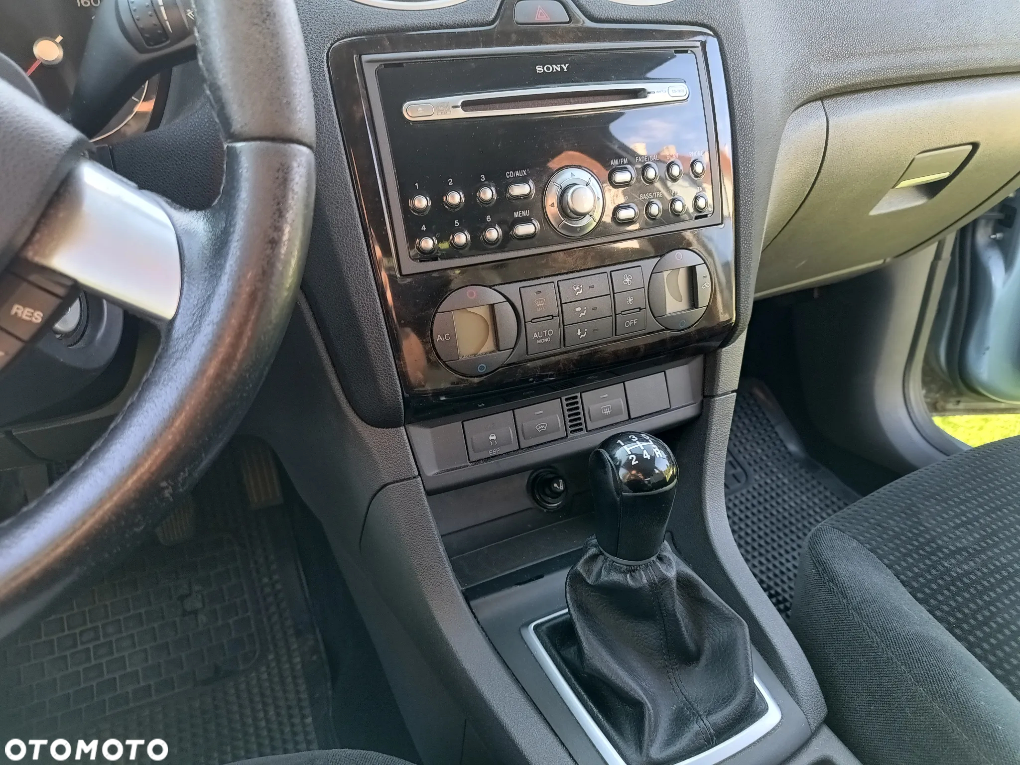 Ford Focus ver-1-6-16v-ghia - 32