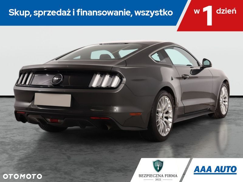 Ford Mustang - 7