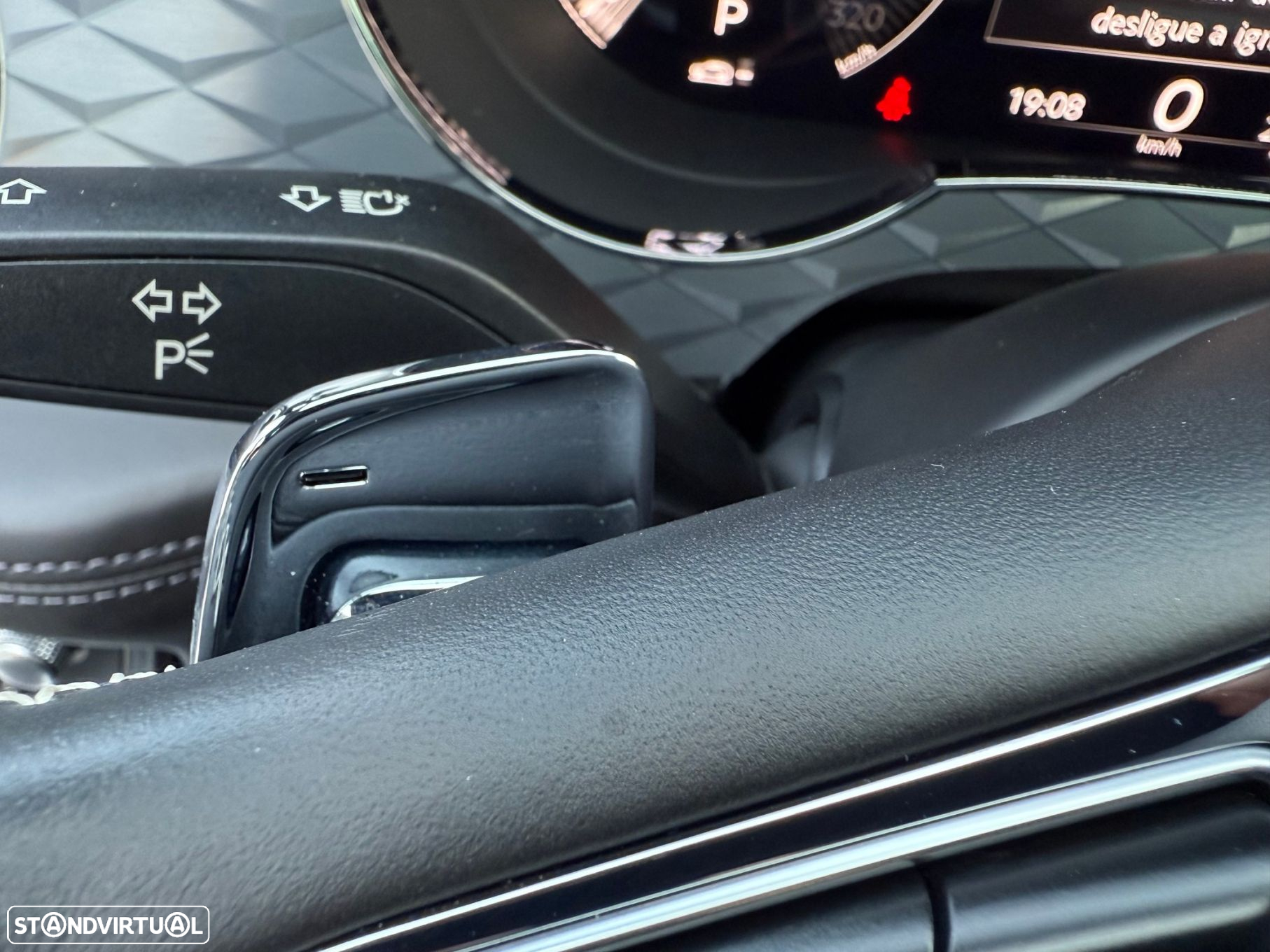 Bentley Bentayga V8 Atelier Edition - 52